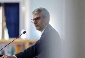 امپراتور ناچار شد با واقعیت کنار بیاید