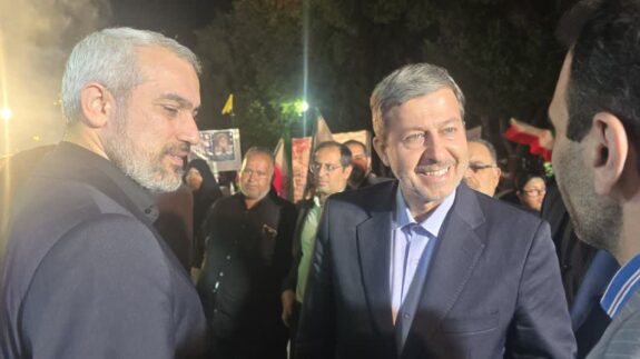 وزیر اقتصاد و استاندار اصفهان پای صحبت شهروندان